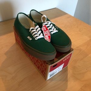 NEW - Vans authentic